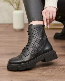 Ażurowe czarne damskie botki na płaskim obcasie Rolika - Obuwie Workery|Botki Bez Ocieplenia