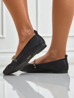 Outlet Baleriny damskie Ariadna Nero – czarne, płaskie, skóra ekologiczna, złota ozdoba Buty Na Wielkie Wyjście|Baleriny Klasyczne