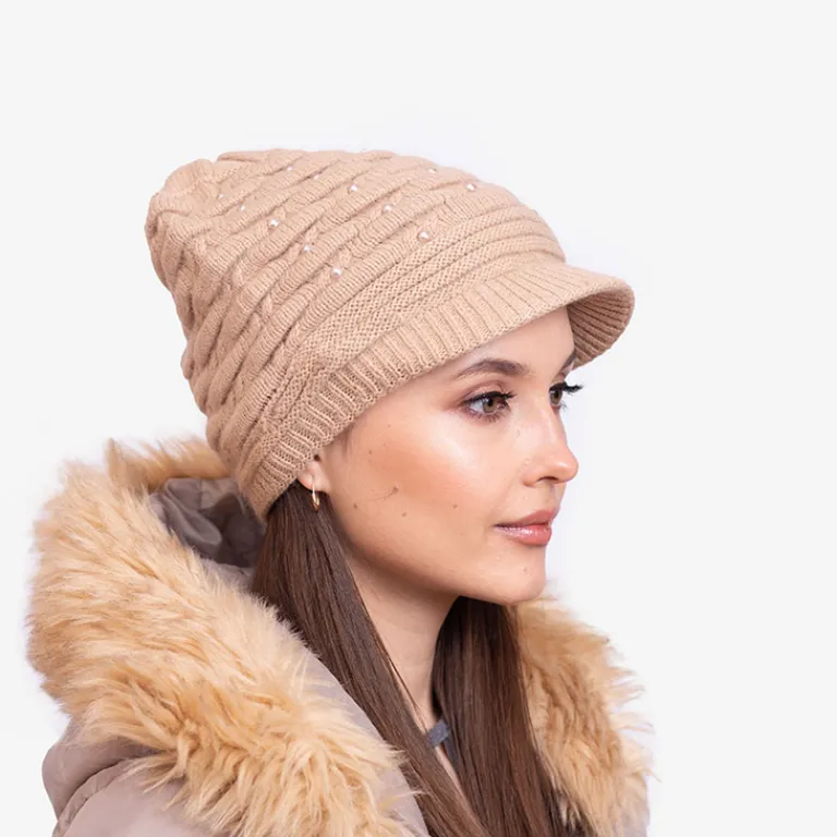 Beżowa damska ciepła czapka z perełkami - Akcesoria Damskie Czapki I Kapelusze