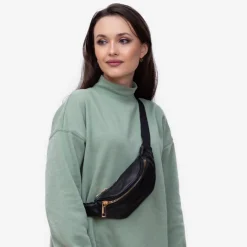 Outlet Czarna damska brokatowa nerka ze m suwakiem - Akcesoria Damskie Nerki I Saszetki