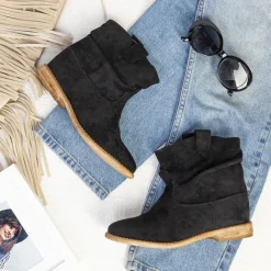 Outlet Czarne botki a'la kowbojki na krytym koturnie Daressco - Obuwie Botki Z Delikatnym Ociepleniem|Kowbojki