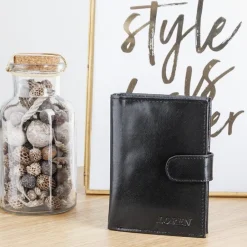 Sale Czarny portfel męski zapinany guzikiem - Akcesoria Portfele