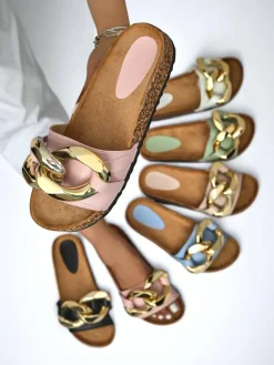 Damskie klapki Atalanta z łańcuchem – jasnoróżowe skóra eko Klapki Płaskie