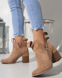 Outlet Jasnobrązowe damskie botki na kwadratowym słupku Darera - Obuwie Botki Bez Ocieplenia|Botki Na Słupku