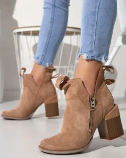 Outlet Jasnobrązowe damskie botki na kwadratowym słupku Darera - Obuwie Botki Bez Ocieplenia|Botki Na Słupku