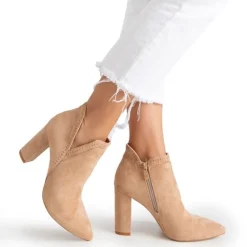 Clearance Jasnobrązowe damskie botki na słupku z wycięciem Karmelita - Obuwie Botki Bez Ocieplenia|Botki Na Słupku