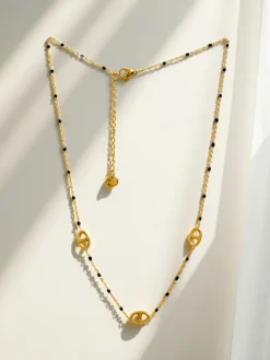 New Kolorato Aurelia – złoty naszyjnik z czarnymi koralikami w stylu klasycznym Damskie Biżuteria