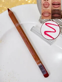 New Kredka do ust w kolorze Coral Red Usta
