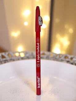 Kredka do ust z temperówką w kolorze Hydro Pink Usta