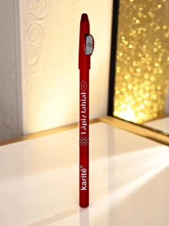 New Kredka do ust z temperówką w kolorze Wine Room Usta