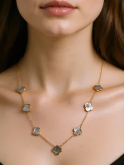 Naszyjnik Aurelia Clavis z masą perłową w złotej oprawie – stylowa elegancja Damskie Biżuteria