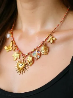 Naszyjnik pozłacany Calista Charmella z zawieszkami z żywicy Damskie Biżuteria