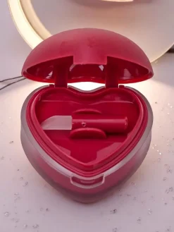 Online Pomadka do ust i róż 2w1 w słoiczku w kształcie serduszka RoseWood Usta