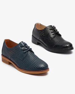 Outlet Ażurowe czarne damskie eko skórzane półbuty Azedvo Półbuty