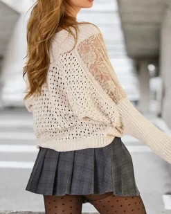 Ażurowy sweter damski z koronką Swetry