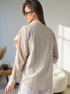 Outlet Bawełniana koszula zdobiona falbanami i zapinana na guziki Bluzki / Koszule / Koszulki