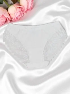 Outlet Bawełniane majtki damskie bawełniane typu figi z koronką Pure Lace Figi|Brazyliany
