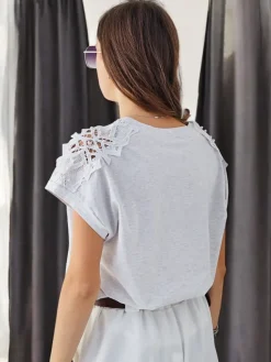 Hot Bawełniany damski t-shirt z koronkowymi rękawami Bluzki / Koszule / Koszulki