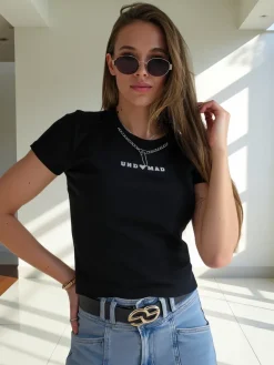 Outlet Bawełniany damski crop top z napisem Bluzki / Koszule / Koszulki