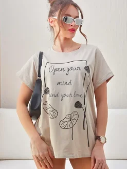 Outlet Bawełniany damski t-shirt z ciekawym nadrukiem Bluzki / Koszule / Koszulki