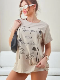 Outlet Bawełniany damski t-shirt z ciekawym nadrukiem Bluzki / Koszule / Koszulki