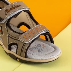 Discount Beżowe chłopięce sandały na rzepy Elbrus Chłopięce