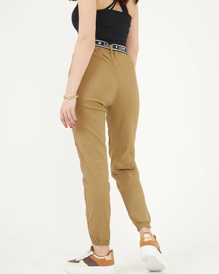 Beżowe damskie spodnie typu bojówki z kieszeniami Spodnie Cargo|Spodnie Materiałowe