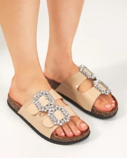 Online Beżowe damskie klapki ze zdobionymi klamerkami Olimika Klapki Płaskie