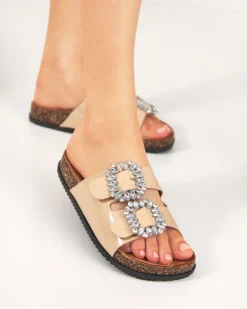 Online Beżowe damskie klapki ze zdobionymi klamerkami Olimika Klapki Płaskie