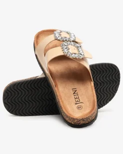 Online Beżowe damskie klapki ze zdobionymi klamerkami Olimika Klapki Płaskie