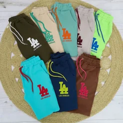 Sale Beżowe damskie spodnie dresowe z kolorową naszywką Spodnie Dresowe