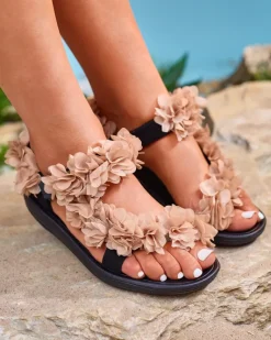 Beżowe sandały damskie z kwiatuszkami Alferroy Sandały Płaskie