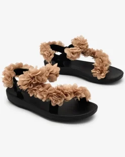 Beżowe sandały damskie z kwiatuszkami Alferroy Sandały Płaskie