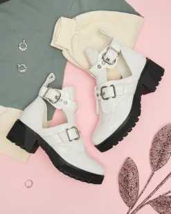 Online Białe lakierowane botki damskie z wycięciem i tłoczeniem Malevib Botki Bez Ocieplenia|Botki Na Płaskim Obcasie