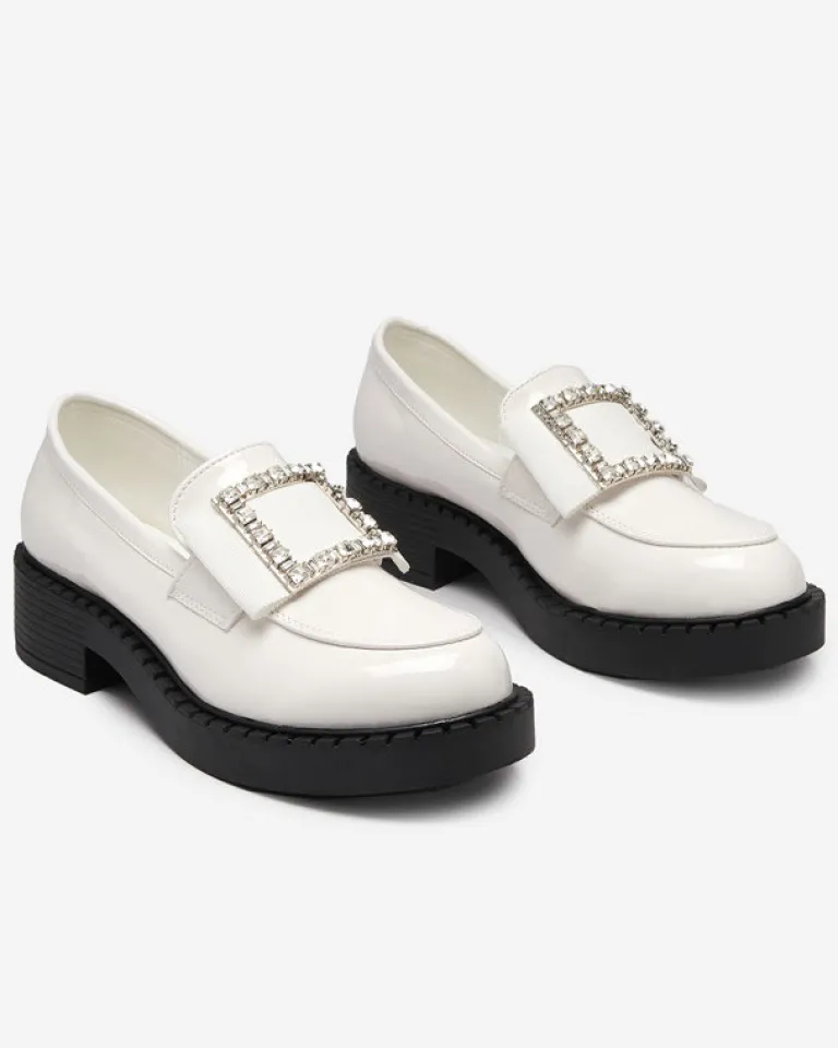 Białe półbuty lakierowane z klamrą Fogim Półbuty