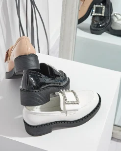 Białe półbuty lakierowane z klamrą Fogim Półbuty