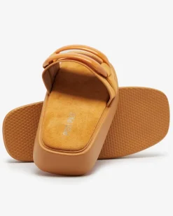 New Brązowe klapki damskie z eko-zamszu Omve Klapki Płaskie