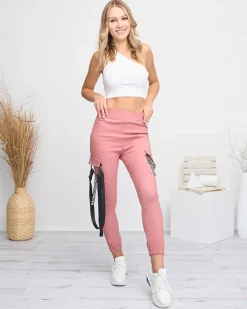 Outlet Ciemnoróżowe damskie spodnie bojówki z paskiem Spodnie Cargo