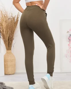 Sale Ciemnozielone damskie spodnie dresowe z kolorową naszywką Spodnie Dresowe