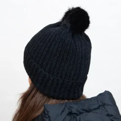 Online Czarna ocieplana czapka z białymi paseczkami i pomponem Damskie Czapki I Kapelusze