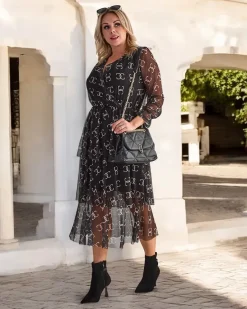 Outlet Czarna siateczkowa sukienka midi z printem Plus Size