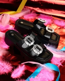 Outlet Czarne damskie zdobione klapki na obcasie Tireta Klapki Na Obcasie