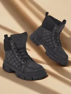 Clearance Czarne damskie ocieplane botki typu trapery Hogenaf Trapery|Botki Z Delikatnym Ociepleniem