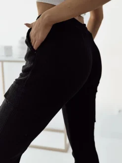 Online Czarne damskie prążkowane spodnie typu bojówki Spodnie Materiałowe