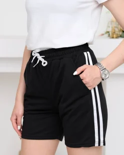 Online Czarne damskie krótkie spodenki z lampasami Szorty|Krótkie Spodenki