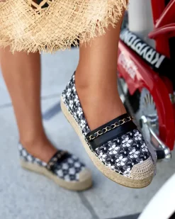 Online Czarne espadryle w kwiaty Azzaxi Półbuty|Espadryle Płaskie