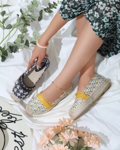 Online Czarne espadryle w kwiaty Azzaxi Półbuty|Espadryle Płaskie