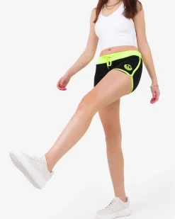 Online Czarne krótkie spodenki z naszywką Szorty|Krótkie Spodenki