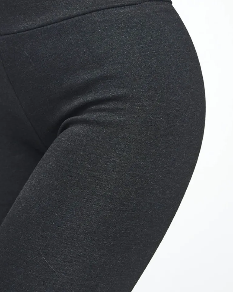 Sale Czarne legginsy damskie z ociepleniem Legginsy / Tregginsy