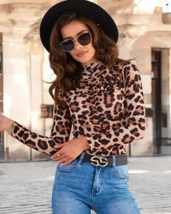 Discount Damska bluzka z marszczeniem i kwiatem Bluzki / Koszule / Koszulki